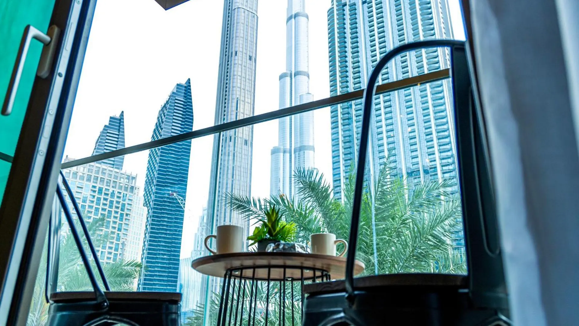 Burj Crown - First Class Boulevard View, 9 Min Walk Dubai Mall Förenade Arabemiraten
